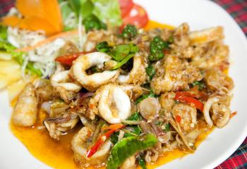 ปลาหมึกไข่ผัดฉ่า